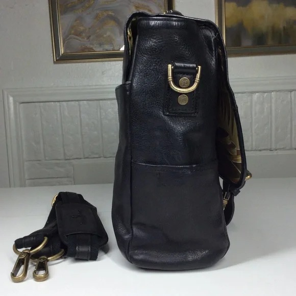 Tommy Bahama Genuine Leather Messenger Computer Briefcase Bag